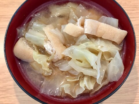 キャベツと油揚げの味噌汁